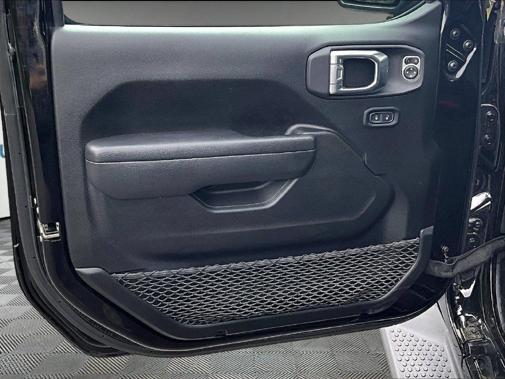 Used 2022 Jeep Wrangler Unlimited Sport AWD/4WD image 9
