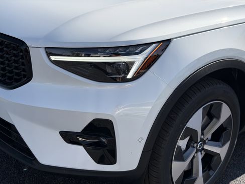 New 2026 Volvo XC40 B5 Plus w/ Climate Package image 8