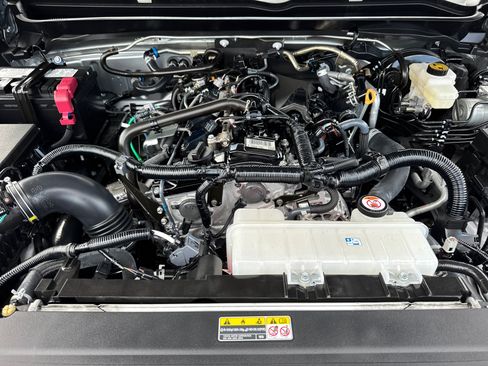 Used 2025 Toyota Tacoma TRD Sport AWD/4WD image 10