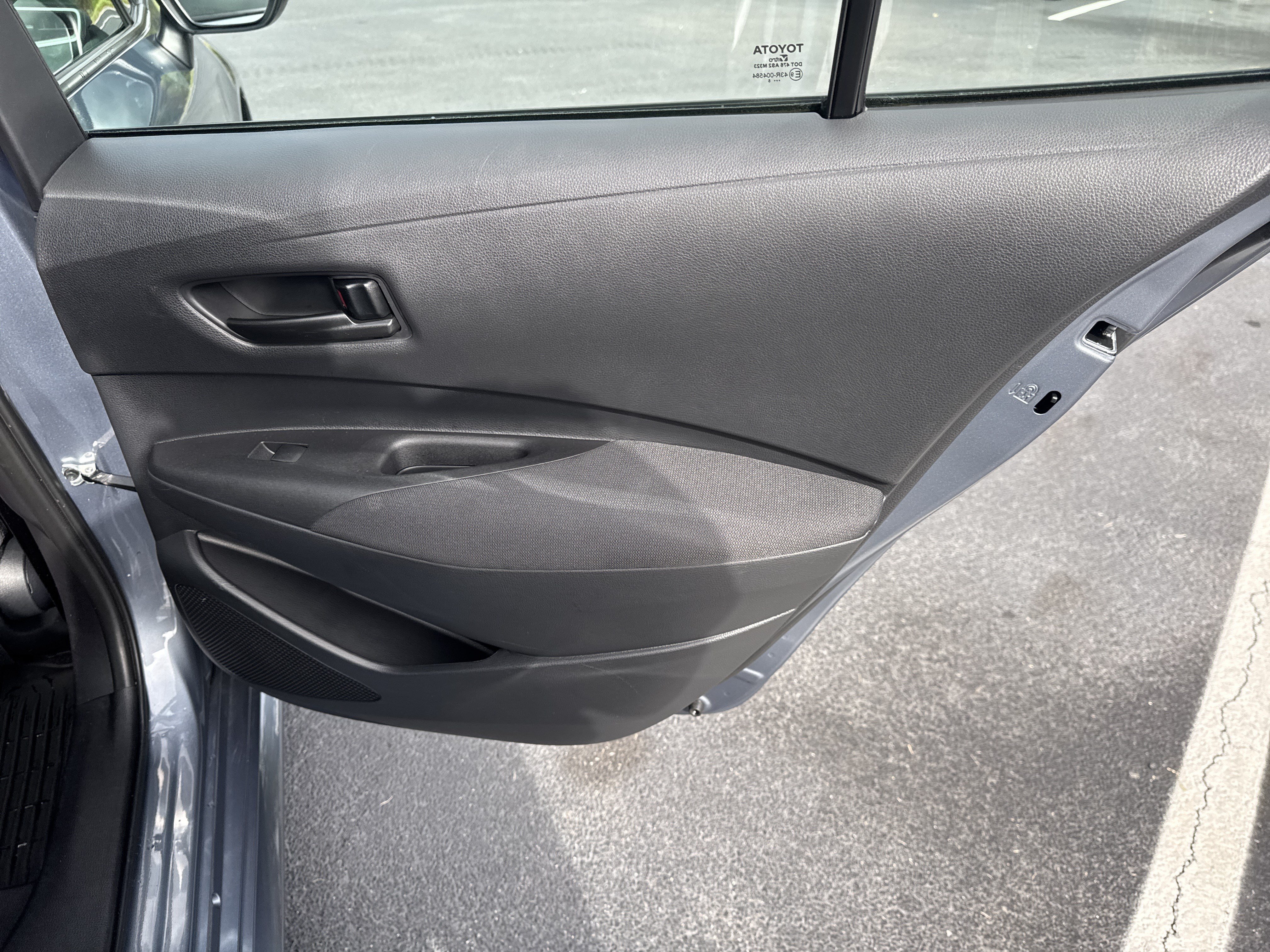 Used 2025 Toyota Corolla LE FWD image 31