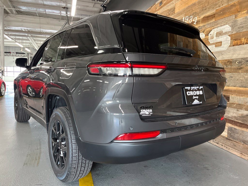 New 2026 Jeep Grand Cherokee Altitude AWD/4WD image 18
