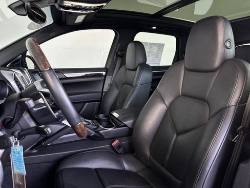 Certified 2016 Porsche Cayenne S AWD/4WD image 5
