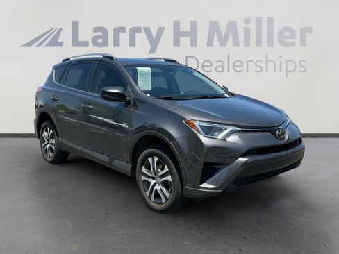 Used 2018 Toyota RAV4 LE w/ Carpet Mat Package FWD image 7