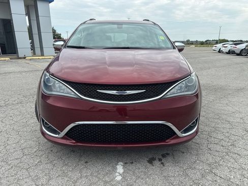 Used 2020 Chrysler Pacifica Limited image 2