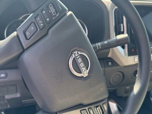 Used 2025 Nissan Frontier SV image 11