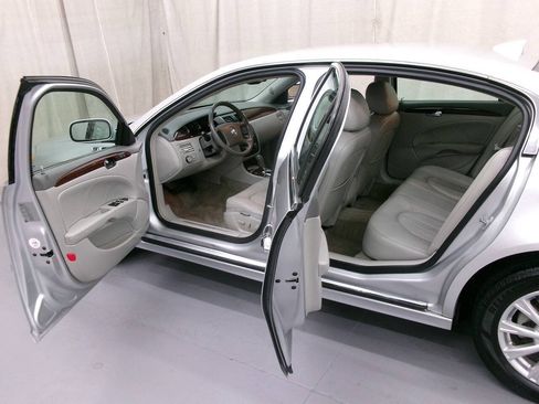 Used 2011 Buick Lucerne CXL FWD image 12