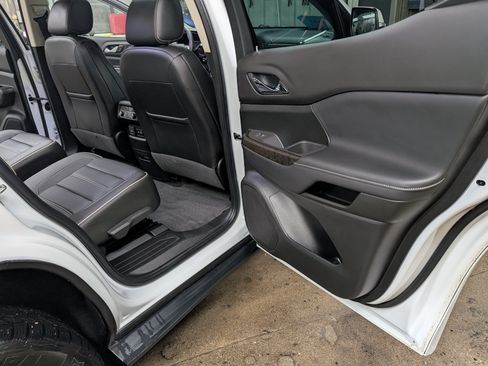 Used 2020 GMC Acadia Denali w/ Trailering Package AWD/4WD image 4