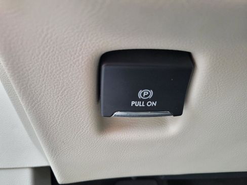 Used 2019 Lincoln MKZ Reserve FWD image 11