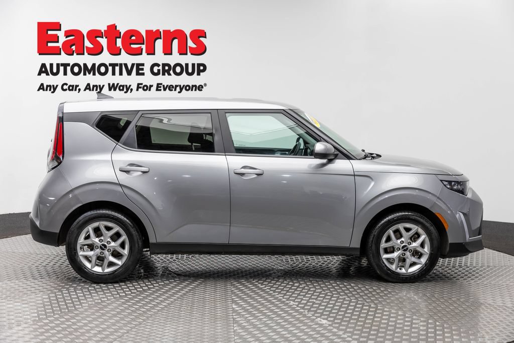 Used 2023 Kia Soul LX w/ Option Group 015 FWD image 6
