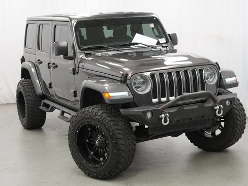 Used 2018 Jeep Wrangler Unlimited Sahara w/ Uconnect 4C Nav & Sound Group AWD/4WD image 9
