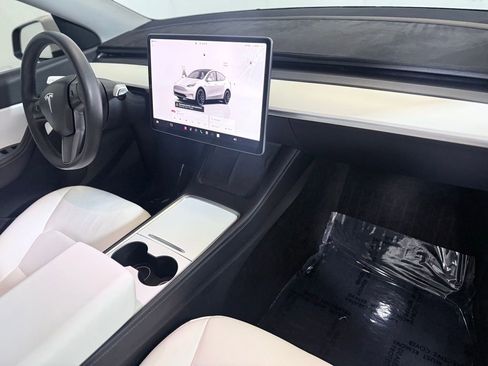 Used 2022 Tesla Model Y Performance image 21