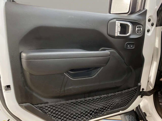 Used 2024 Jeep Wrangler Unlimited w/ Convenience Group AWD/4WD image 15