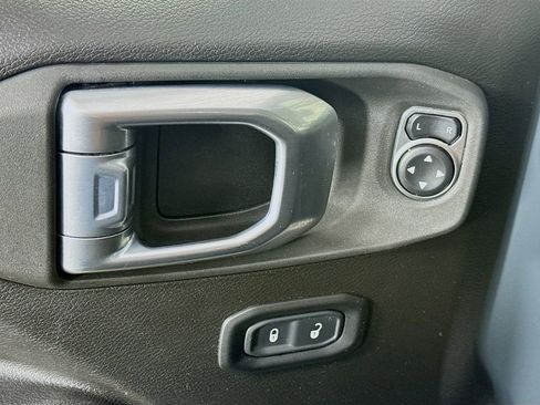 Used 2024 Jeep Gladiator Mojave w/ Technology Group AWD/4WD image 22