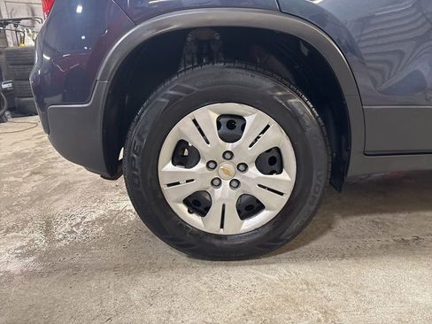 Used 2018 Chevrolet Trax LS image 29