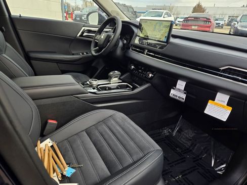 New 2026 Mitsubishi Outlander SE image 4