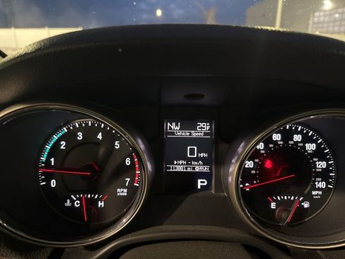 Used 2011 Jeep Grand Cherokee Limited w/ Luxury Group II image 13