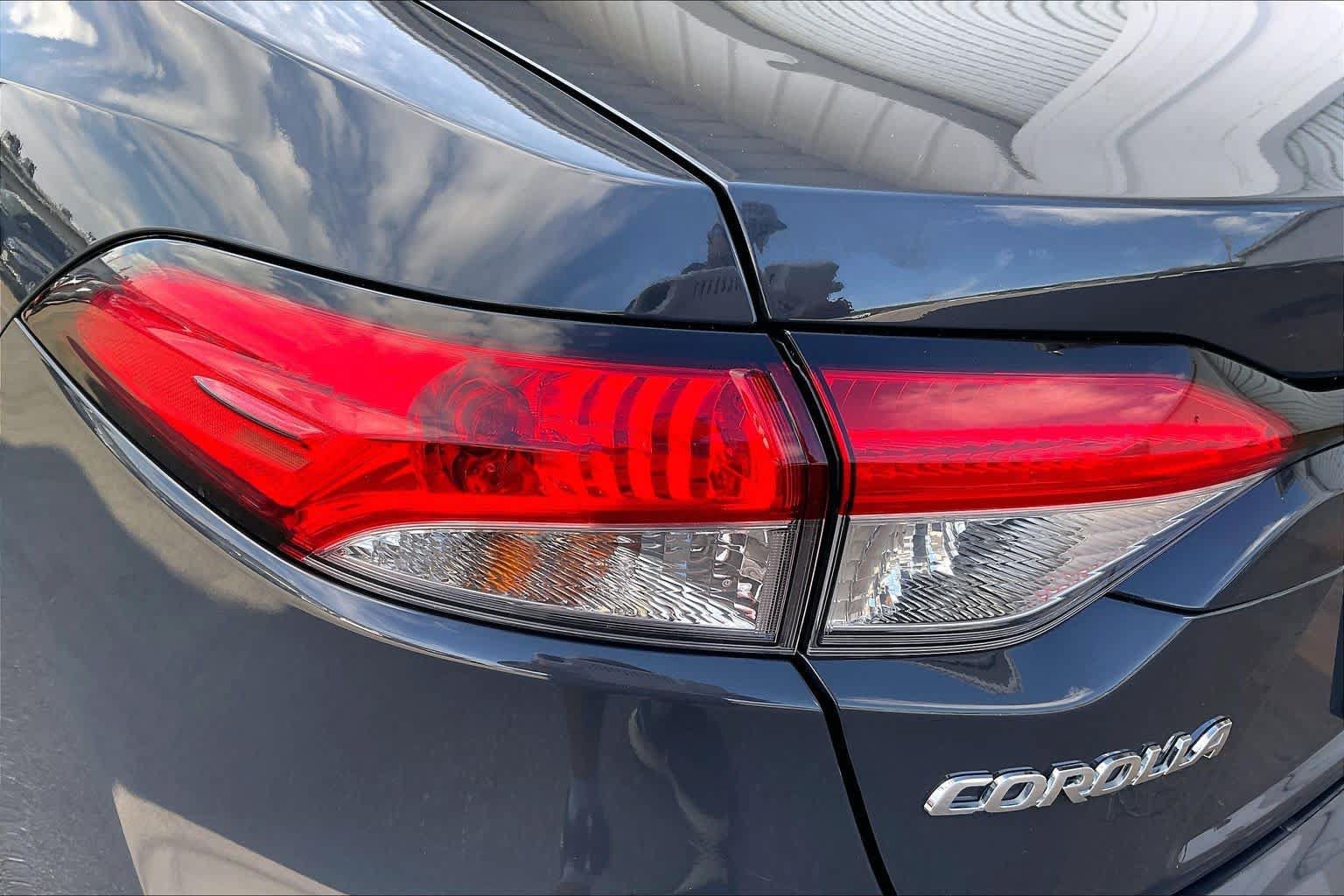 Used 2025 Toyota Corolla LE FWD image 29