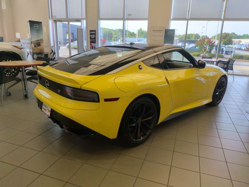 Used 2024 Nissan Z Performance w/ Floor Mat Package RWD image 5
