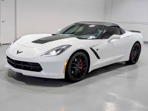 Used 2019 Chevrolet Corvette Stingray Convertible w/ 1LT RWD image 1