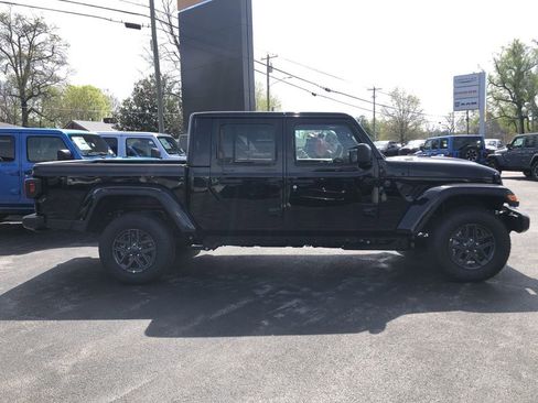 New 2026 Jeep Gladiator Sport AWD/4WD image 6