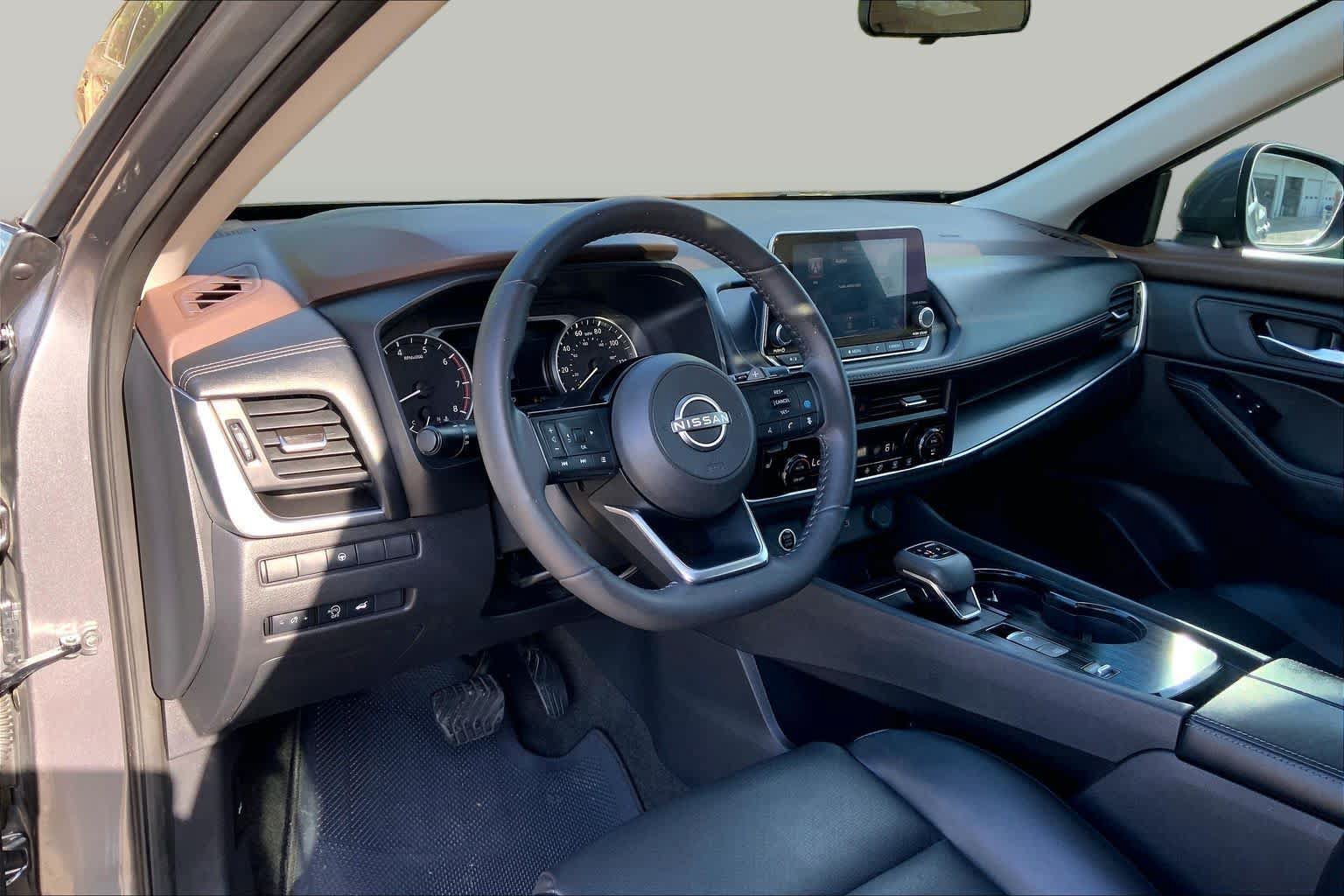 Used 2023 Nissan Rogue SV w/ SV Premium B Package FWD image 17