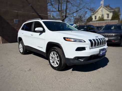Used 2016 Jeep Cherokee Latitude w/ Comfort & Sound Group image 3