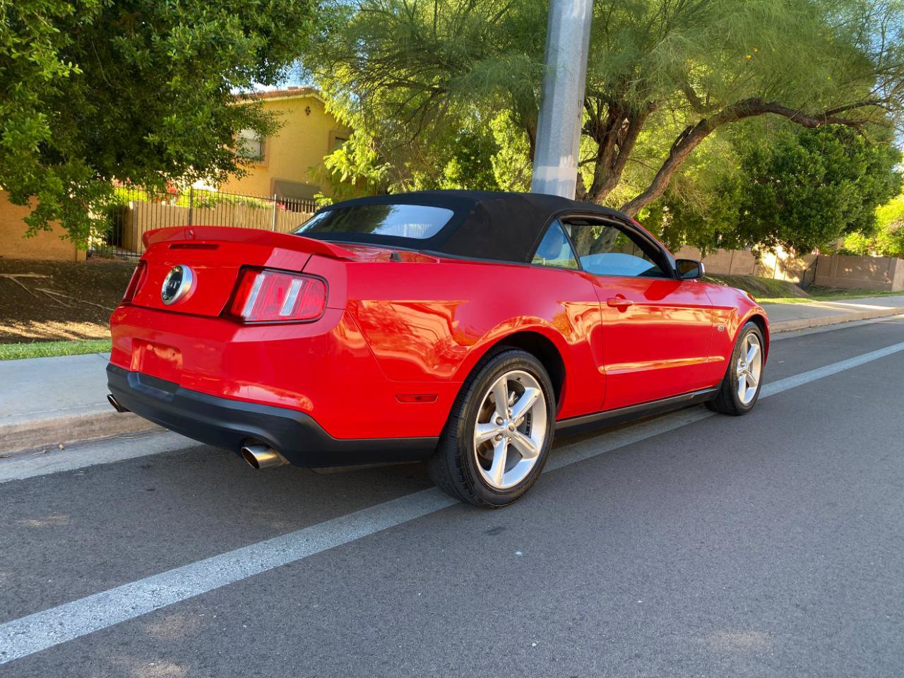 Used 2010 Ford Mustang GT RWD image 5