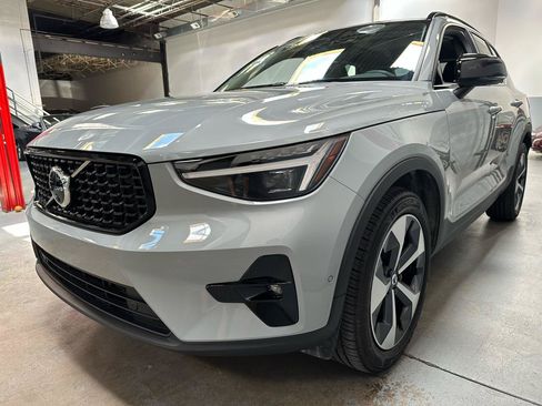 Used 2026 Volvo XC40 B5 Plus AWD/4WD image 6
