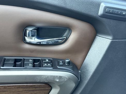 Used 2021 Nissan Titan Platinum Reserve w/ Moonroof Package AWD/4WD image 18