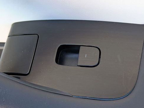 Used 2020 Tesla Model Y Long Range image 37