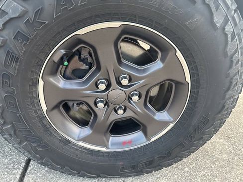 Used 2021 Jeep Gladiator Overland w/ Popular Equipment Package image 9