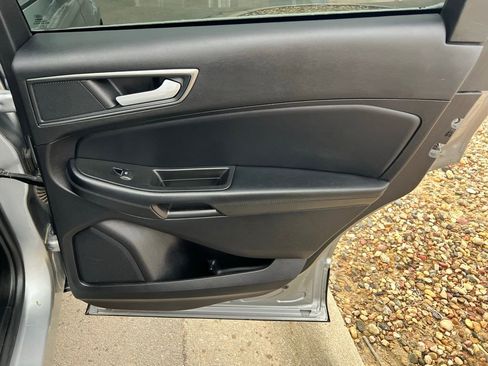 Used 2021 Ford Edge SE image 23