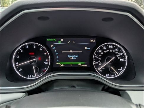 Used 2022 Toyota Avalon Limited image 13