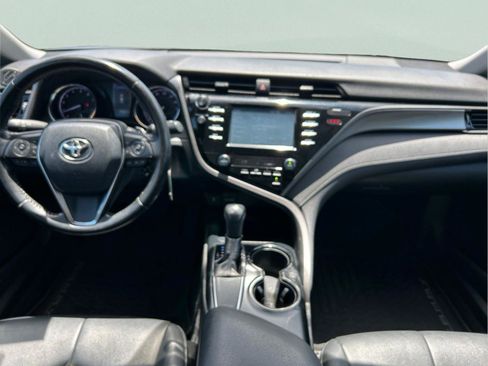 Used 2019 Toyota Camry SE FWD image 13