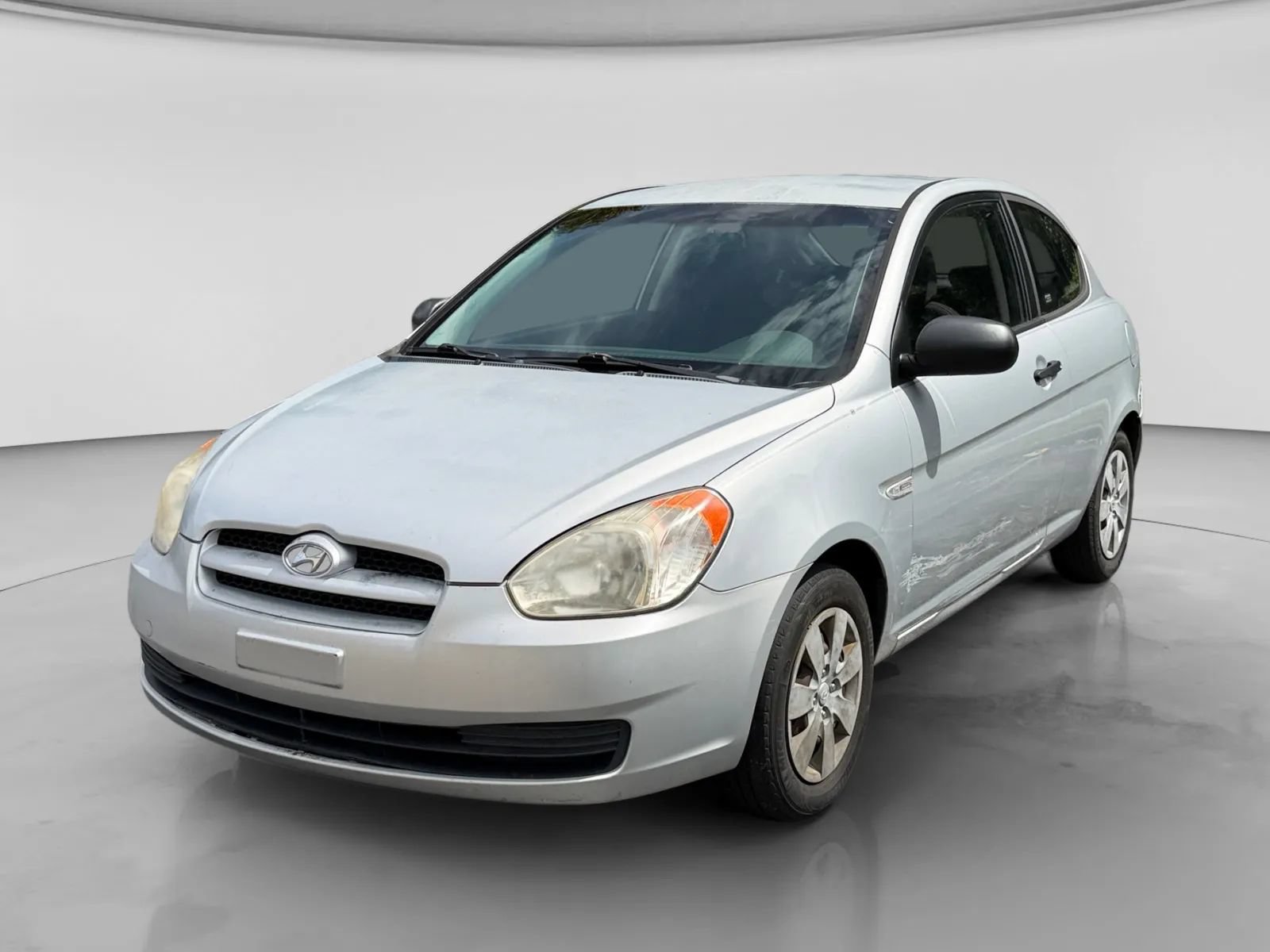 Used 2010 Hyundai Accent Hatchback w/ Air Conditioning Pkg 2 FWD image 1