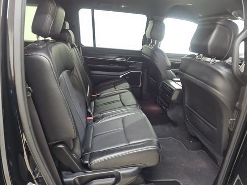 Used 2024 Jeep Wagoneer L Series II w/ Flexible Seating Group AWD/4WD image 21