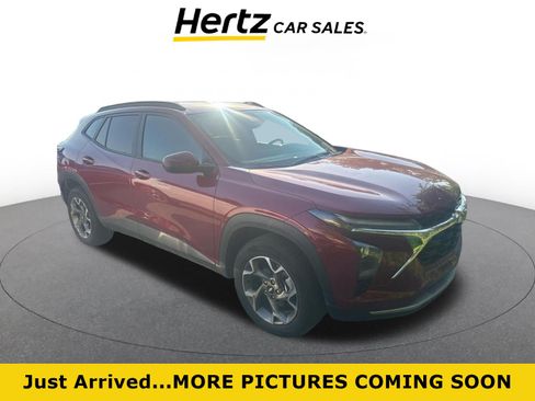 Used 2025 Chevrolet Trax LT w/ LT Convenience Package FWD image 1