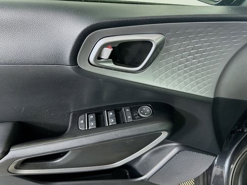 Used 2025 Kia Soul LX w/ LX Technology Package image 15