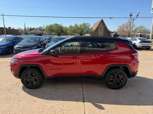 Used 2023 Jeep Compass Trailhawk image 4