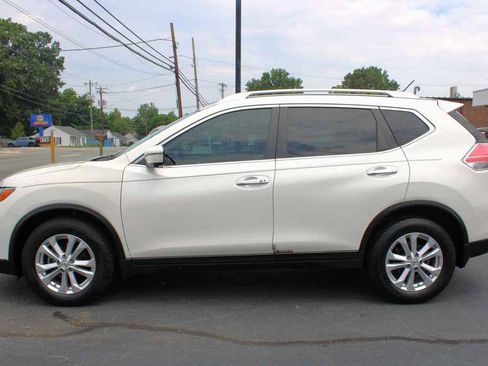 Used 2016 Nissan Rogue SV w/ SV Premium Package FWD image 2
