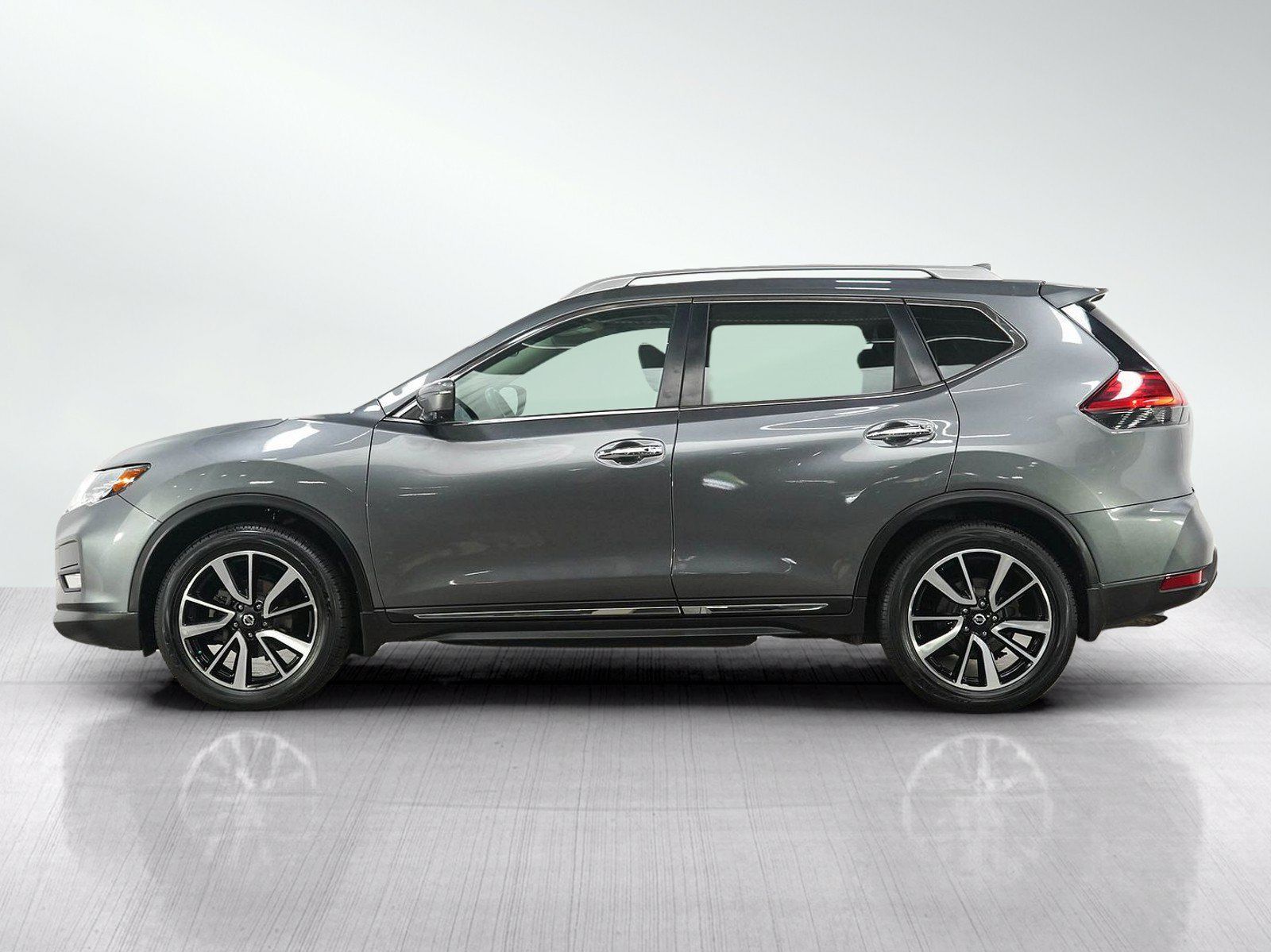 Used 2017 Nissan Rogue SL w/ SL Premium Package FWD image 2