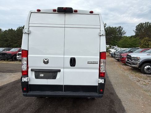 Used 2024 RAM ProMaster 2500 w/ Convenience Group FWD image 9