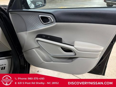 Used 2024 Kia Soul LX w/ Option Group 015 FWD image 35