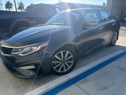 Used 2020 Kia Optima Premium image 3
