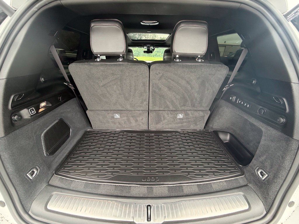 Used 2024 Jeep Grand Cherokee L Summit w/ Advanced Protech Group IV AWD/4WD image 20