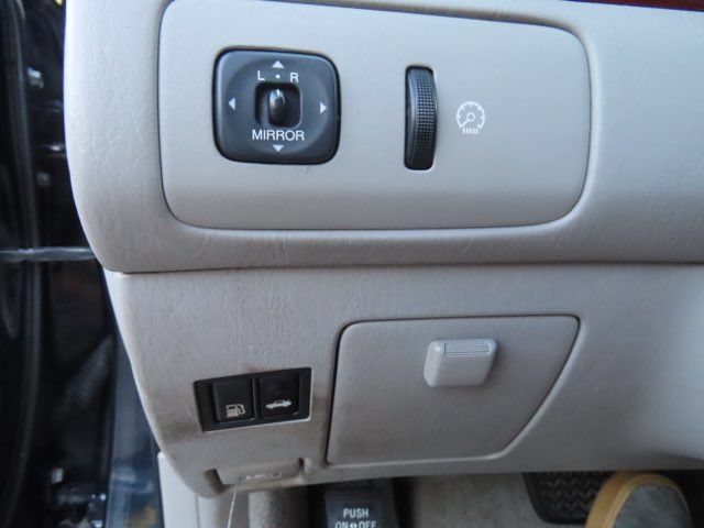 Used 2004 Lexus ES 330 w/ Premium Pkg FWD image 26