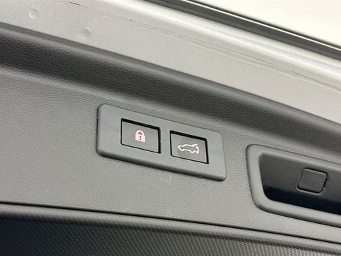 Used 2020 Subaru Forester Limited image 32