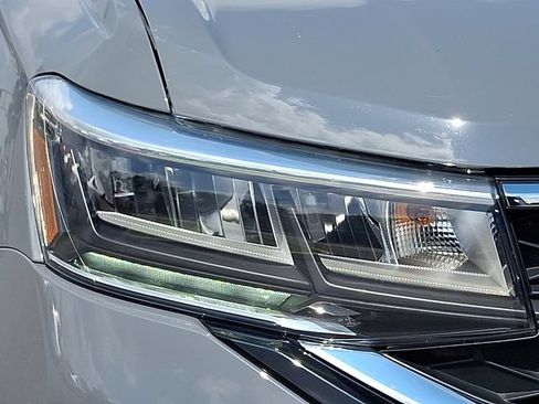 Used 2024 Volkswagen Taos SE AWD/4WD image 10