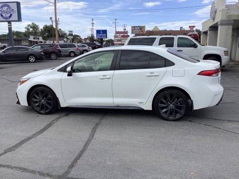Used 2025 Toyota Corolla SE w/ SE Premium Package AWD/4WD image 19