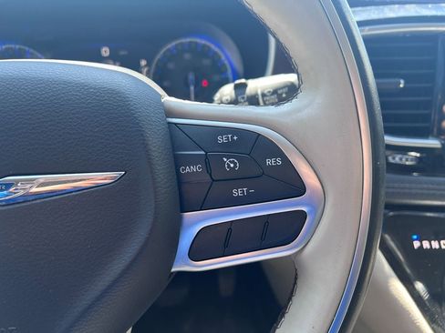 Used 2017 Chrysler Pacifica Limited w/ UConnect Theater Package FWD image 25